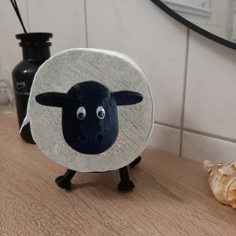 Apvalus baltas ir juodas avinėlis, tekstūruotas, stovi ant medinio paviršiaus.