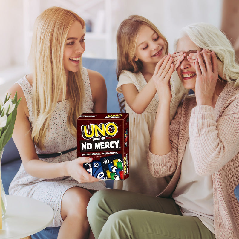 Klasikinis UNO kortų žaidimas su veiksmo kortomis