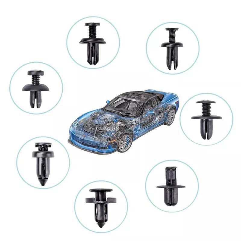 Automobilio tvirtinimo detalės, juodos, plastikinės, įvairių formų, aplink mėlyną automobilį.