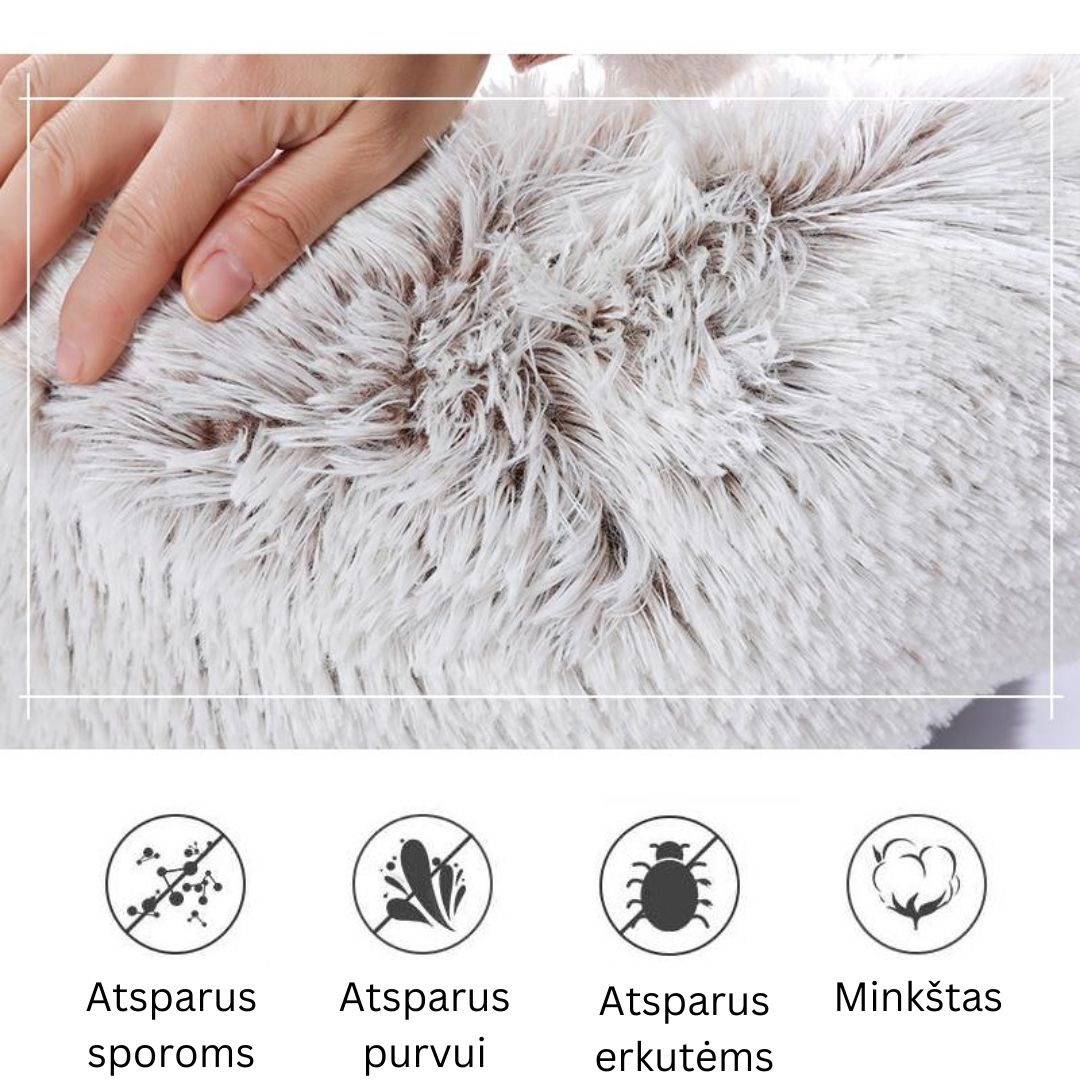 Minkštas, šviesiai pilkas audinys su ilgu plauku, malonus liesti.