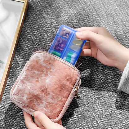 TravelMed™ - nešiojama tablečių dėžutė (2 vnt.) – naudojimo pavyzdys