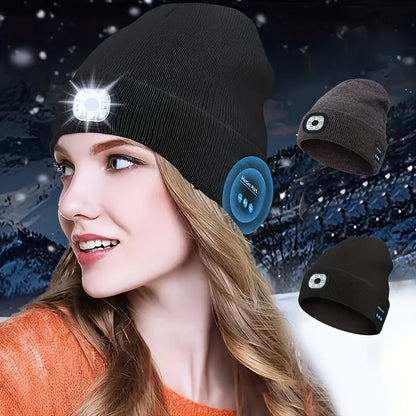 Bluetooth kepurė su LED žibintu – moteris su juoda kepure