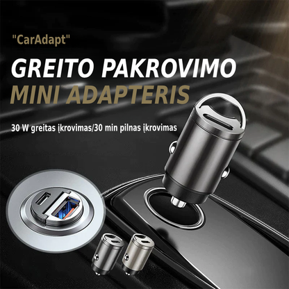 Juodas dviejų jungčių automobilinis įkroviklis lizde su ištraukimo žiedu