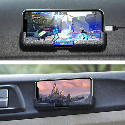 Du telefonai horizontaliai pritvirtinti automobilio salone