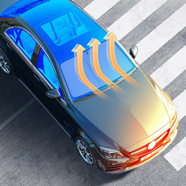 Sulankstomas priekinio stiklo uždangalas ant mėlyno automobilio