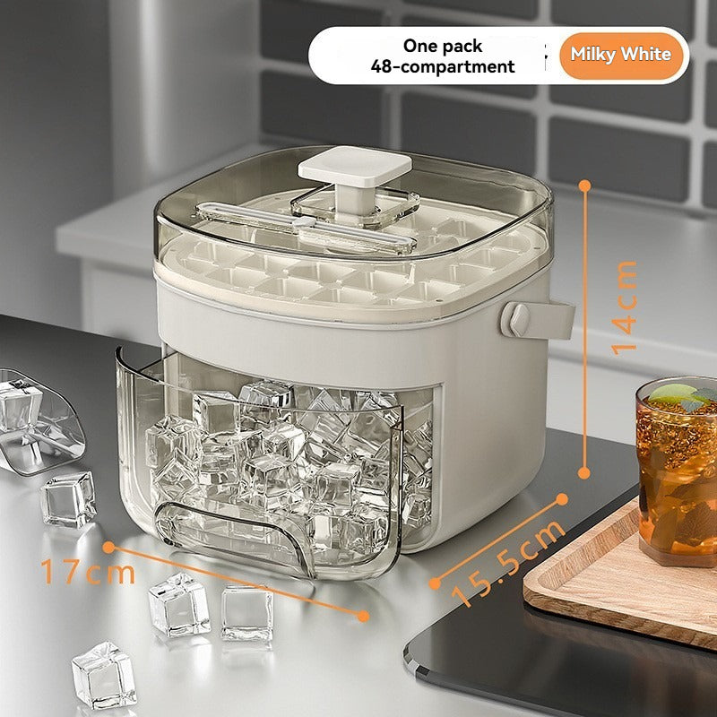 Balta ledo kubelių forma, kvadratinė, skaidri tekstūra, 48 skylių talpykla.