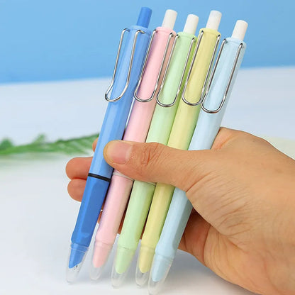 Pastelinių spalvų kapsulinių rašiklių rinkinys – detalė stambiu planu