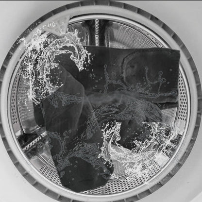 plaunamos juodos kojinės skalbyklėje