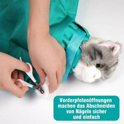 Katės nagai kerpami per specialią žaliame krepšyje esančią angą