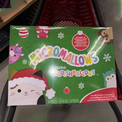 Rankose laikoma žalia Micromallow advento kalendoriaus dėžutė
