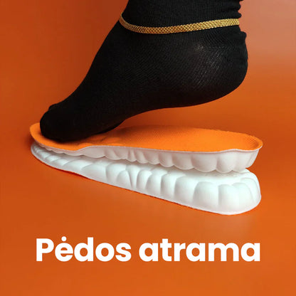 Pėda spaudžia oranžinį vidpadį ant balto reljefinio pagrindo