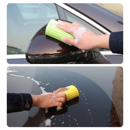 Žalia ir geltona gofruotos kempinėlės naudojamos automobilio stiklui ir kėbului valyti.
