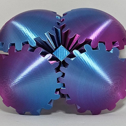 Pusiau atvertas violetinis transformuojamas kamuoliukas