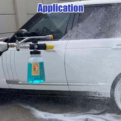 Putų pistoletu plaunamas baltas automobilis