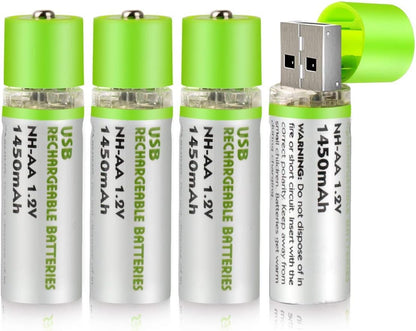 Keturi įkraunami elementai su žaliais dangteliais ir USB jungtimis.