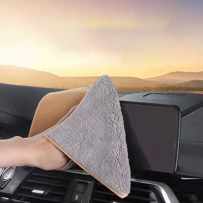 Pilka šluoste valomas automobilio prietaisų skydelis