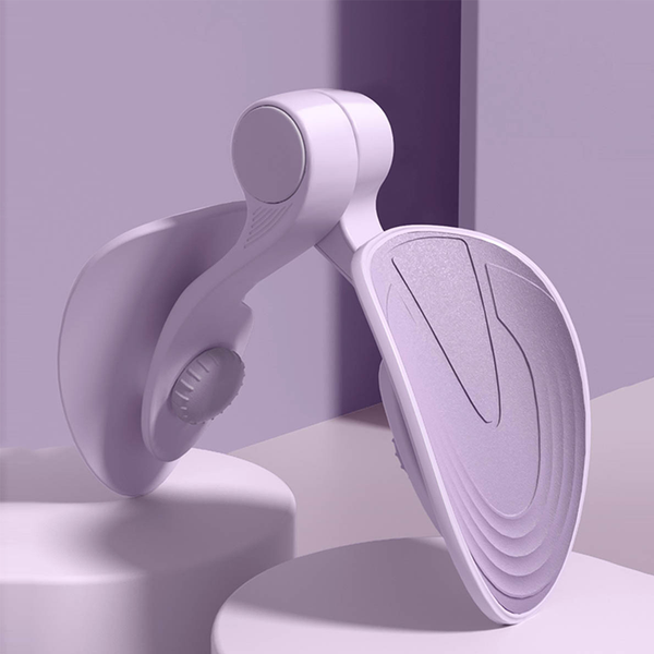 Violetinis kojų treniruoklis ant alyvinio geometrinio pjedestalo