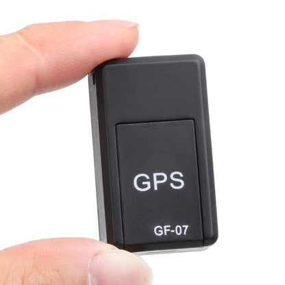 GF-07 įrenginys laikomas tarp dviejų pirštų
