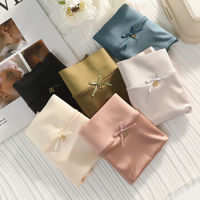 Antibakteriniai, bekvapiai šilkiniai ginekologiniai apatiniai (3 vnt.)