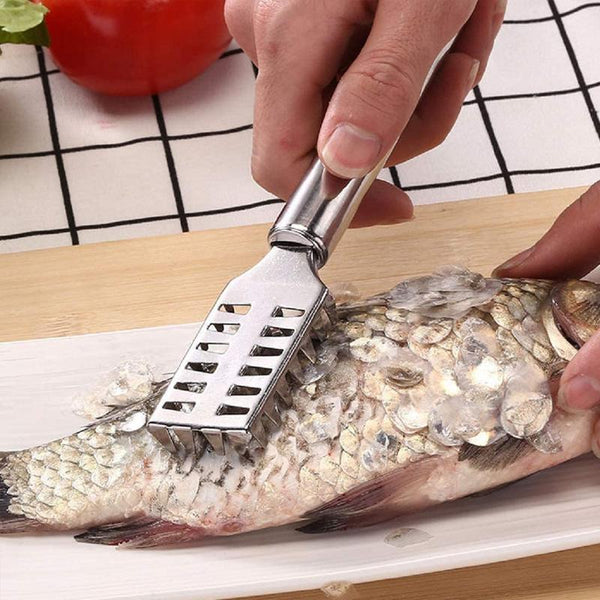 Nerūdijančio plieno skustuku šalinami žuvies žvynai