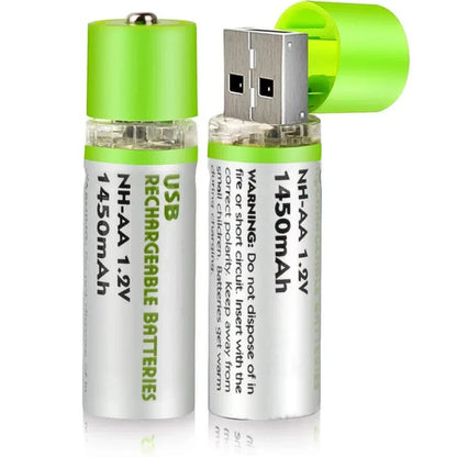 Du balti įkraunami elementai su žaliais dangteliais ir USB jungtimi.