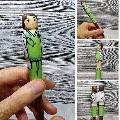 Šmaikštus rankų darbo rašiklis – dydžio ir proporcijų pateikimas