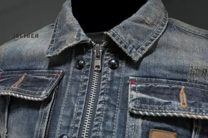 Džinsinio švarko apykaklės, užtrauktuko ir kišenės detalė