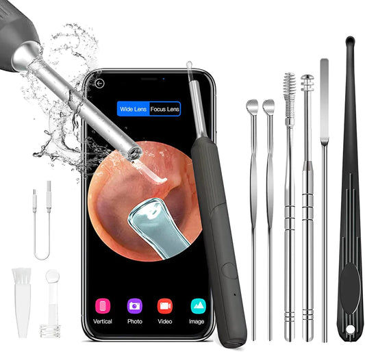 Medicininiai instrumentai, sidabrinės spalvos, įvairių formų, šalia išmaniojo telefono.