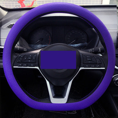 Silikoninis automobilio vairo užvalkalas – detalė stambiu planu