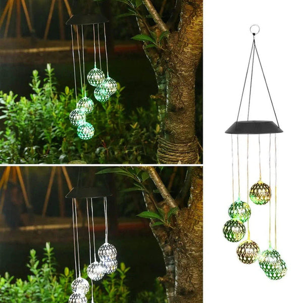 Saulės vėjo varpeliai su LED rutuliais – balti ir spalvoti rutuliai sode