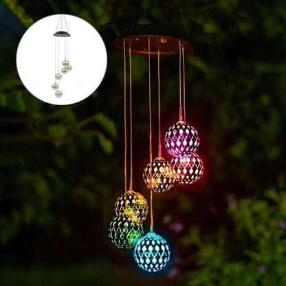 Saulės vėjo varpeliai su LED rutuliais – spalvoti rutuliai naktį